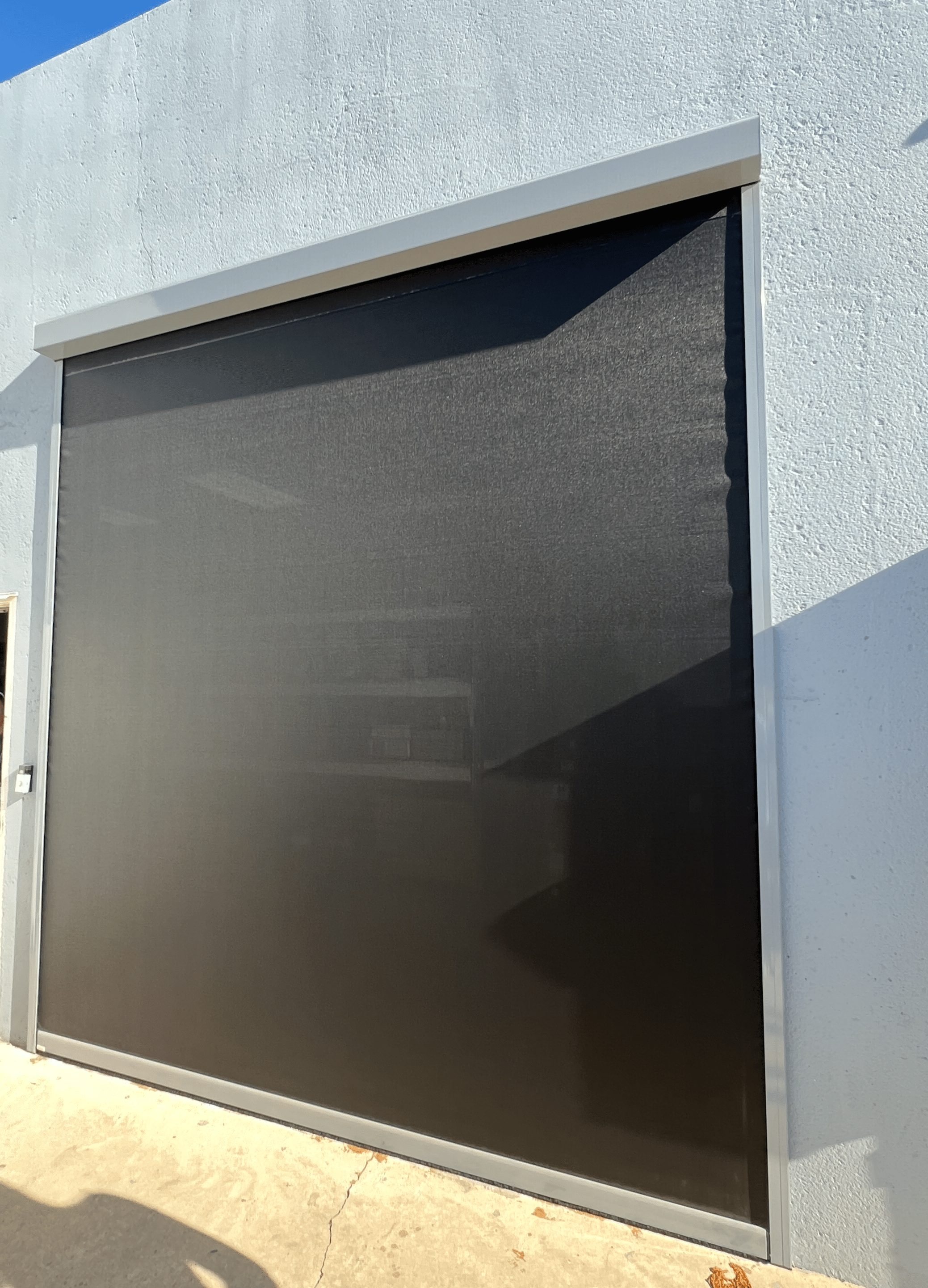 Dallas Exterior Commercial Motorized Screen