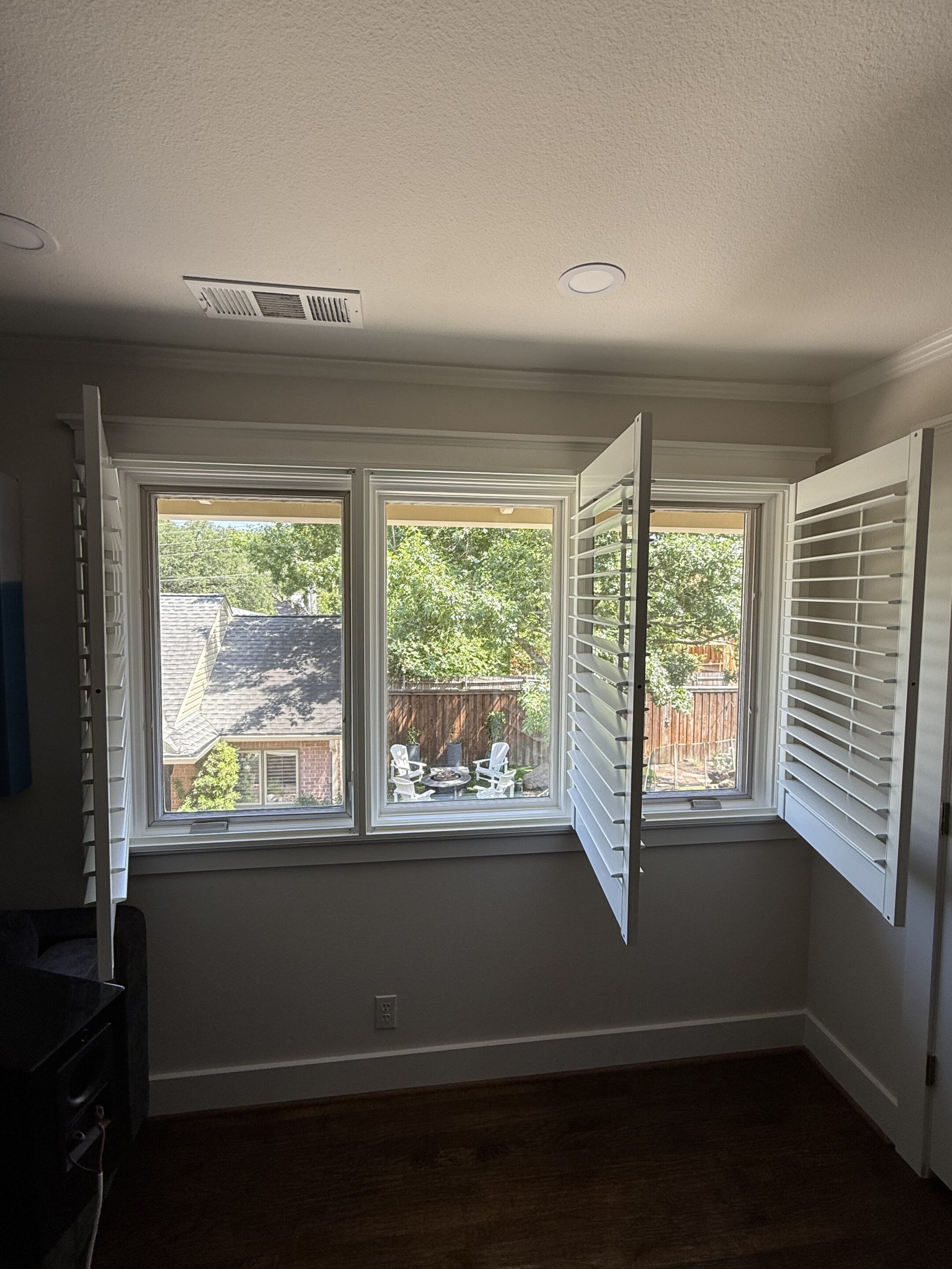 Lakewood plantation shutters whiteIMG 0145